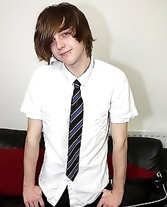 Hot emo boy Tyler Archers gives us his full...