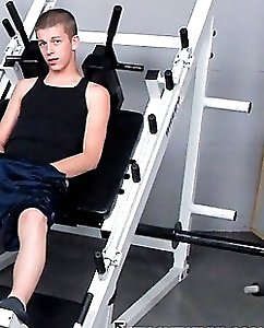 Twink at the gym working out gets to give a...